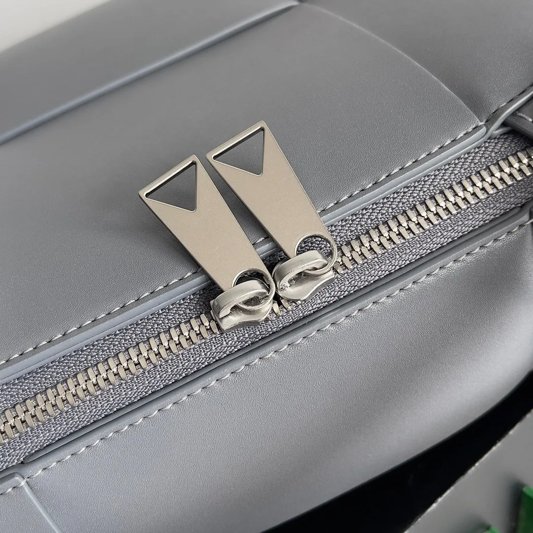 All categories 💚 Authentic bags 💚 BV 2025 new Bottega Veneta large plaid woven men's briefcase